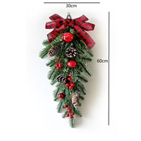 Décorations de Noël : Guirlandes en plastique en forme de liane, pommes de pin, baies rouges, boules et nœuds pour suspendre aux escaliers, centres commerciaux et vitrines