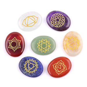 Piedras de meditación Seven Chakra-Discos de cristal pulido con símbolos sánscritos (juego completo) - Product Image 2