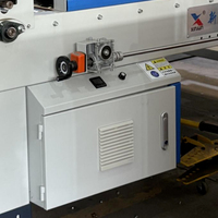 Machine de fabrication de lignes de laminage de panneaux composites PUR pour le travail du bois CNC avec pompe à colle thermofusible résistante à la colle