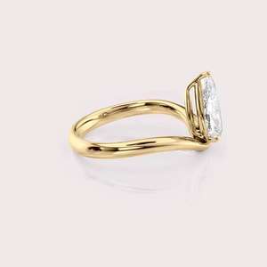 Bague élégante en diamant en forme de poire créée en laboratoire Bijoux en or jaune 14 carats durables - Product Image 2