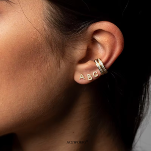 Pendientes con Iniciales en Circonitas Cúbicas |   Pendientes de Letras del Alfabeto con Circonitas, de Acero Inoxidable Chapado en Oro PVD de 18K |   Impermeable e Hipoalergénico - Product Image 3