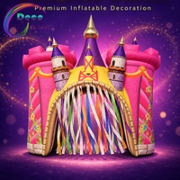 Porte de château gonflable rose avec tours pour fêtes d'enfants, décoration d'événements commerciaux, accessoire de spectacle