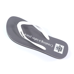 Producto personalizado directo <span class=keywords><strong>de</strong></span> fábrica zapatillas <span class=keywords><strong>de</strong></span> playa Chanclas <span class=keywords><strong>de</strong></span> goma mujeres o hombres chanclas baratas <span class=keywords><strong>de</strong></span> alta calidad - Product Image 4