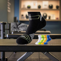 Chaussettes de sport unisexes antidérapantes pour hommes et femmes, absorbant la sueur, pour la course à pied, le badminton, le printemps et l'automne.