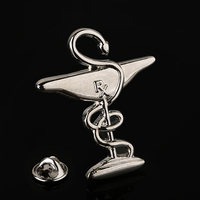 Broche personnalisée OEM en émail, motif cafetière minimaliste, en métal plaqué argent, badge de revers pour les amateurs de café, décoration de sac à dos