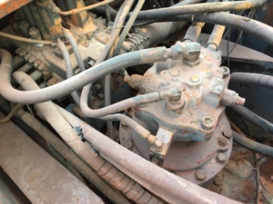 Excavatrice sur chenilles Hitachi EX200 Puissance et efficacité équilibrées pour les applications minières, de construction et de travaux routiers - Product Image 4