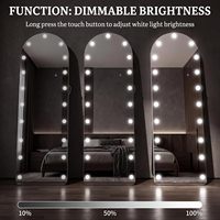 Miroir sur pied moderne en verre HD avec cadre blanc arqué, éclairage LED intégré et commande tactile pour chambre à coucher, dressing et décoration intérieure