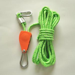 Cintre à <span class=keywords><strong>corde</strong></span> de suspension à cliquet <span class=keywords><strong>avec</strong></span> <span class=keywords><strong>mousqueton</strong></span> Engrenages internes en métal <span class=keywords><strong>Corde</strong></span> à vent renforcée Cintres de lumière de croissance pour le camping et la randonnée - Product Image 1