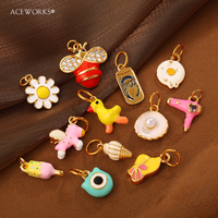 Galería Whimsy Pop |   Colgante de Acero Inoxidable con Baño de Oro PVD de 18K y Esmalte Vibrante |   Impermeable, Hipoalergénico y Resistente al Deslustre