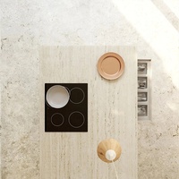 Projet de villa au design moderne, revêtement mural et de sol en pierre de travertin Milan poli sur mesure à prix réduit pour la décoration de cuisine