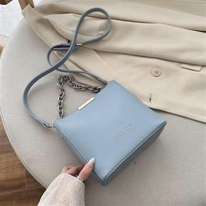 Bolsos de Hombro Modernos de Otoño para Mujer, Bolsos de Mano de PU Estilo Japonés con Cadena Decorativa, Bolsos Bandolera para Señoritas en Oferta - Product Image 2