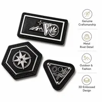 Étiquette personnalisée en cuir PU pour maillots en cuir, vêtements, chapeaux, sacs avec logo en relief et boucle en métal, étiquettes pliables pour vêtements