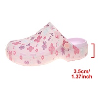 Nouvelles pantoufles d'été 2026 pour femmes, à bout fermé, antidérapantes, imprimées mignonnes, durables, motif dessin animé, pour la maison, l'extérieur, style graffiti, chaussures de plage à trous