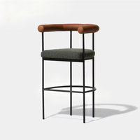Chaise de bar en cuir minimaliste créative avec cadre en fer et accoudoirs, tabouret haut pour villa, café