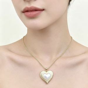 Wholesale 18K Gold Plated <b>Rope</b> <b>Chain</b> Necklace Shell Pearl Heart Bee Pendant Necklace - Product Image 3