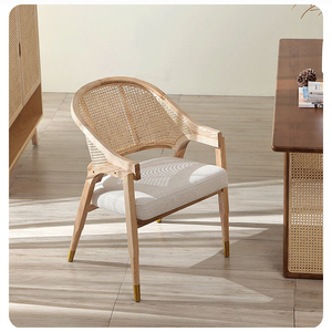 Chaise de restaurant en rotin et bois massif sur mesure, chaise de salle à manger commerciale rembourrée, chaise de café de luxe, fournisseur chinois d'hôtellerie - Product Image 4