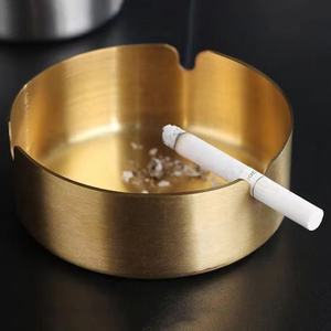 Cendrier à cigarettes rond en acier inoxydable Cendrier en métal argenté de table portable pour fumeur Cendres volantes Décoration de la maison - Product Image 6