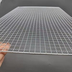 Grille de barbecue carrée en acier galvanisé jetable et épaissie pour la cuisson en extérieur, la restauration et les pique-niques - Product Image 5