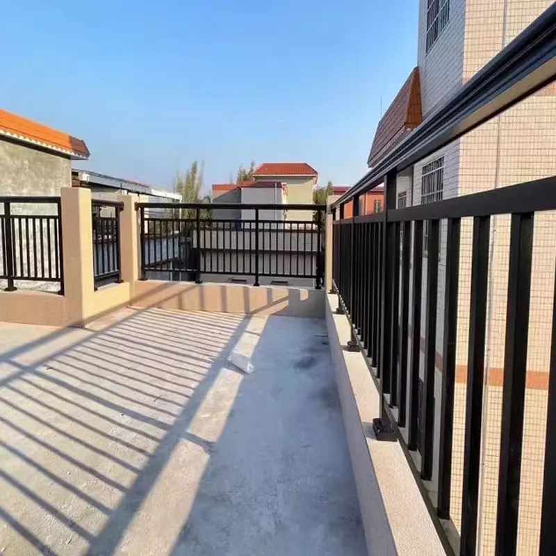 Nieuw Product Prachtige Balkon Patio Trap Leuning Hek Aluminium Legering Ontwerp Met Gepoedercoate Metalen Frame Lage Prijs Aangeboden