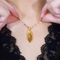 Collier élégant et haut de gamme au design luxueux, couleur café, avec feuille dorée, adapté au quotidien des hommes et des femmes