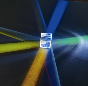 Fábrica Por Atacado 20mm X-Cube Prisma De Ângulo Direito Prisma Cubo De Vidro De Cristal Colorido Optical BK7 Material para Venda