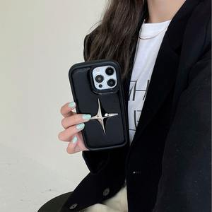 Tschick rétro tridimensionnel argent en forme d'étoile en <span class=keywords><strong>cuir</strong></span> noir adapté pour <span class=keywords><strong>iPhone</strong></span> 16 15 14 13 <span class=keywords><strong>12</strong></span> 11 <span class=keywords><strong>Pro</strong></span> Max <span class=keywords><strong>coque</strong></span> de téléphone - Product Image 1