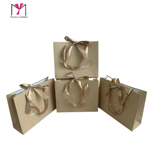 Sacs en papier personnalisés MUYANG avec logo imprimé, recyclés, brillants, holographiques, dorés, roses, violets, avec nœud papillon et poignée - Product Image 4