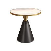 Salon moderne et luxueux Table basse Canapé circulaire Petit appartement d'angle Balcon Hôtel Chevet