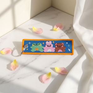 Porte-clés tissé brodé personnalisé avec logo sur mesure et motifs animaux/poupées – Porte-clés brodé durable - Product Image 3