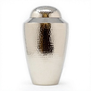 Urna Funeraria de Metal Plateado Prestige con Patrón Martillado Intrincado, Superficie Pulida, Silueta Redondeada y Diseño Conmemorativo Refinado - Product Image 2