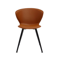 Chaise de salle à manger rembourrée en plastique avec pieds en métal noir, coque ergonomique, design moderne et contemporain pour la maison et la cuisine