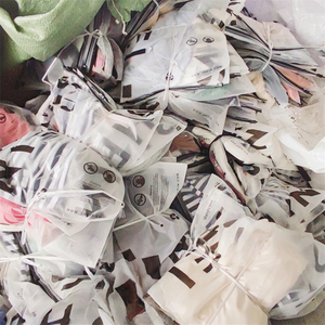 Nuevo Lote <span class=keywords><strong>de</strong></span> Ropa Usada <span class=keywords><strong>de</strong></span> Marca para Mujer Estilos Mixtos Talla Pequeña Vestidos Camisetas <span class=keywords><strong>Camisas</strong></span> Pantalones Faldas en Stock - Product Image 6