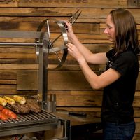 Grande parrilla argentine pour barbecue extérieur au charbon de bois, hauteur réglable, durable, avec rôtissoire à moteur électrique et plateforme de rangement