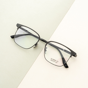 Gọng kính mắt thời trang unisex, kiểu dáng kim cương, chất liệu titan, phong cách retro cổ điển, viền đầy đủ, nhẹ và bền. - Product Image 3