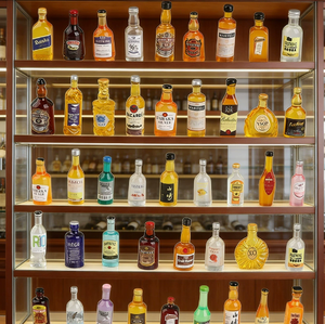 Ensemble de vitrines pour collection de mini-bouteilles d'alcool, artisanat artistique en résine, figurines décoratives de collection - Product Image 1