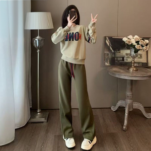 ชุดวอร์มกีฬาผู้หญิงคุณภาพสูงขายส่ง ชุดเซ็ท 2 ชิ้น เสื้อฮู้ดครอปและกางเกงจ็อกเกอร์ ชุดวอร์มไซส์ใหญ่สำหรับผู้หญิง - Product Image 2