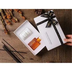 Benutzer definierte fünf Farben geprägte Flasche White Box Paket Reed Diffusor und Kerze Geschenk box Set