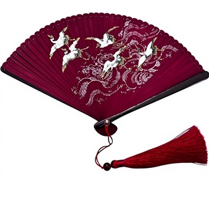Éventail pliant artisanal en bambou, peint en rouge avec motif grue, art populaire, objet de collection, forme naturelle, artisanat décoratif - Product Image 1