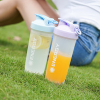 Bouteille de shaker à protéines en plastique personnalisée de 500 ml avec grille de mélange pour la remise en forme