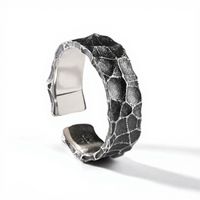 Bague pour homme de style punk rétro en cuivre texturé martelé, plaqué argent antique, tendance hip-hop