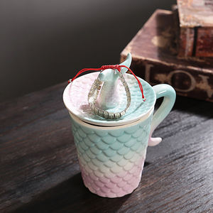 Taza de cerámica con tapa para parejas, Taza de cerámica con esmalte de perlas y escamas de pescado en relieve - Product Image 4