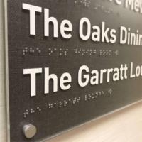 Plaque en métal ADA personnalisée, brossée, en acier inoxydable, signalétique en braille pour porte, équipement de restauration pour hôtel