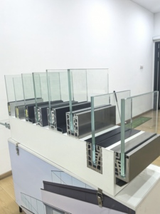 Grade de Vidro Temperado de 12Mm 15Mm 16Mm Sem Moldura para Exterior, Balustrada de Vidro para Varanda com Luz LED - Product Image 3