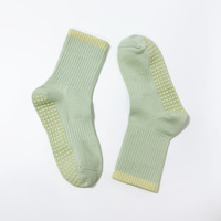 Chaussettes de Pilates côtelées personnalisées avec logo OEM, antidérapantes en coton, pour femmes, idéales pour le yoga et l'entraînement en studio (vente en gros)