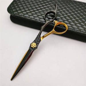 Tijeras de peluquería Suzhou SG de 62 mm para entresacar, para diestros, tijeras de estilista, hoja dorada y negra, estilo estándar - Product Image 2