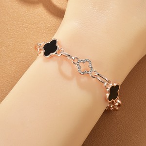 Pulsera de cadena de aleación de diamante transfronteriza para micronegocios de <span class=keywords><strong>eBay</strong></span>, joyería coreana de moda con trébol de cuatro hojas para hombre y mujer - Product Image 3