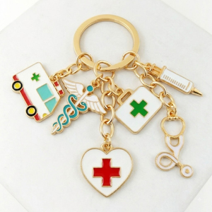 1 pièce Porte-clés en émail créatif en forme de grand cœur, motif casquette d'infirmière, pilule et masque, de la série médicale et infirmière, breloque de sac, joli cadeau pour amis - Product Image 1