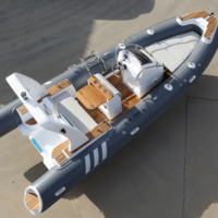 Bateau à rames en fibre de verre 580, 19 pieds, avec ponton
