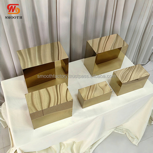Socle de table de mariage en or luxueux et lisse, miroir carré doré, socle de présentation de gâteaux et de desserts pour la décoration d'événements festifs - Product Image 2
