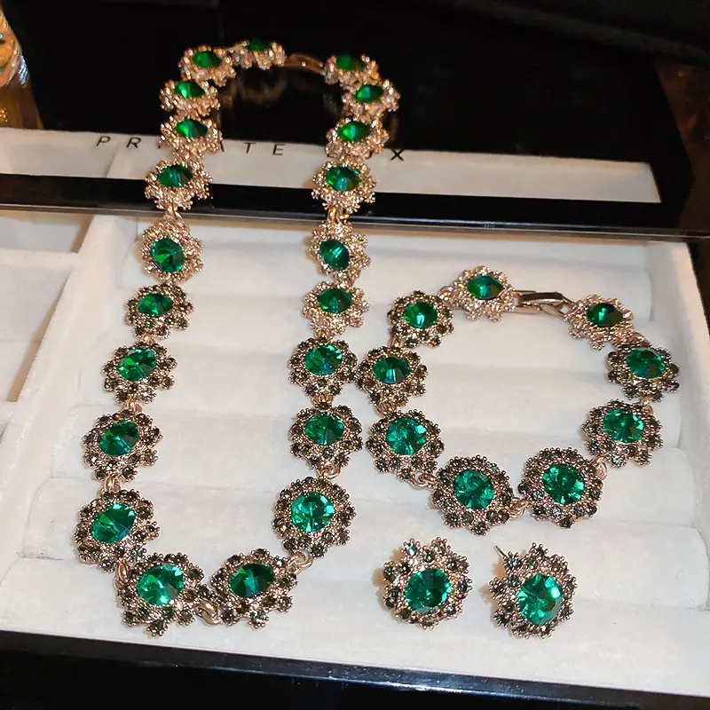 Green Diamond Circle Flower Clasp Fashion Jewelry Necklace
